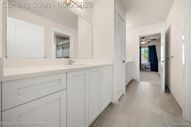 1942 Nottingham Drive, Rochester Hills, MI 48307