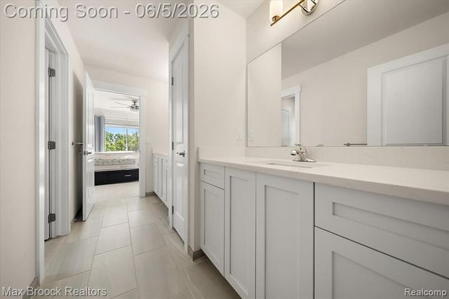1942 Nottingham Drive, Rochester Hills, MI 48307