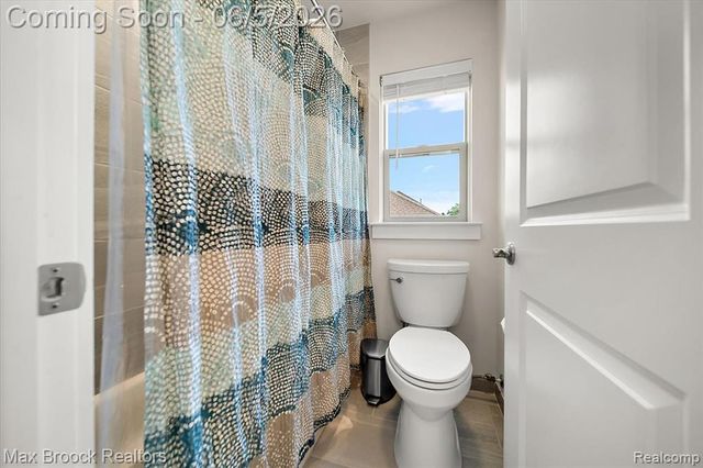 1942 Nottingham Drive, Rochester Hills, MI 48307