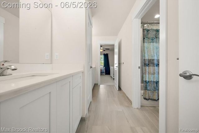 1942 Nottingham Drive, Rochester Hills, MI 48307