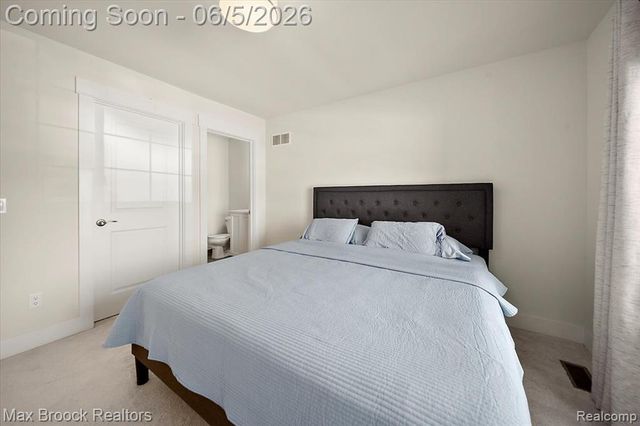 1942 Nottingham Drive, Rochester Hills, MI 48307