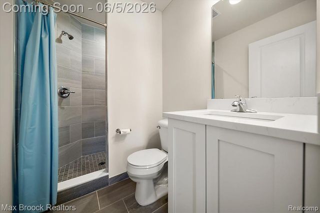 1942 Nottingham Drive, Rochester Hills, MI 48307