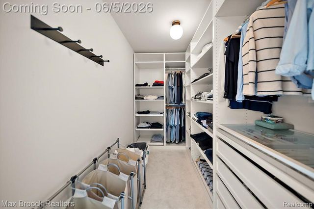 1942 Nottingham Drive, Rochester Hills, MI 48307
