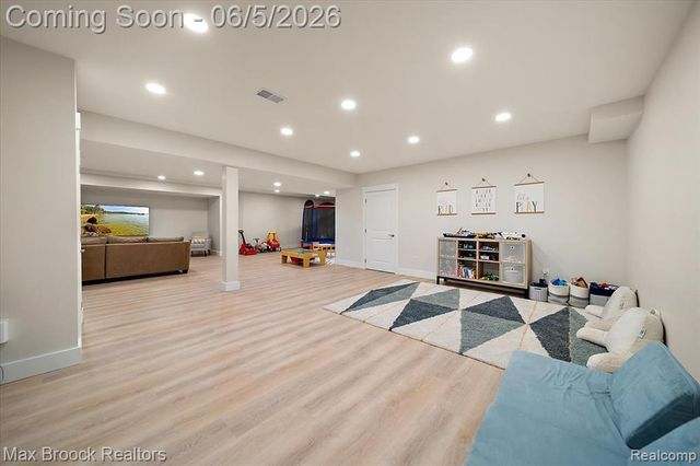 1942 Nottingham Drive, Rochester Hills, MI 48307