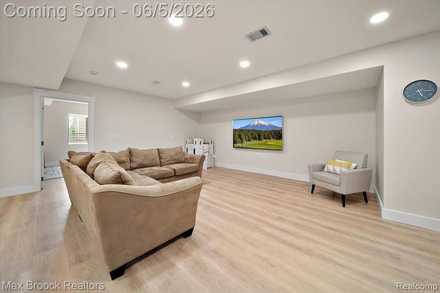 1942 Nottingham Drive, Rochester Hills, MI 48307