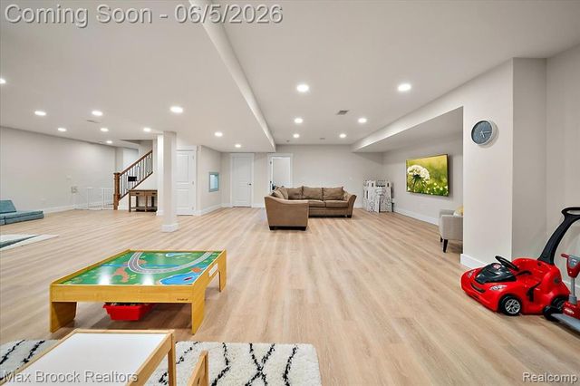 1942 Nottingham Drive, Rochester Hills, MI 48307