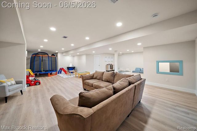 1942 Nottingham Drive, Rochester Hills, MI 48307