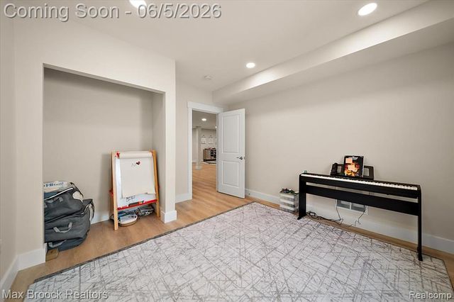 1942 Nottingham Drive, Rochester Hills, MI 48307