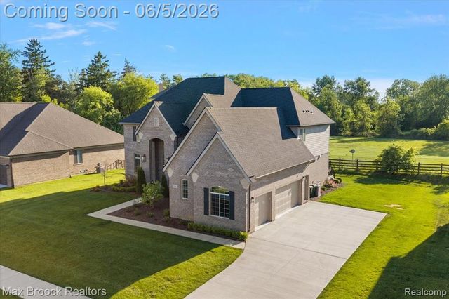 1942 Nottingham Drive, Rochester Hills, MI 48307
