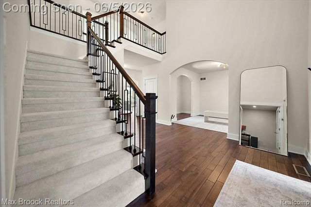 1942 Nottingham Drive, Rochester Hills, MI 48307