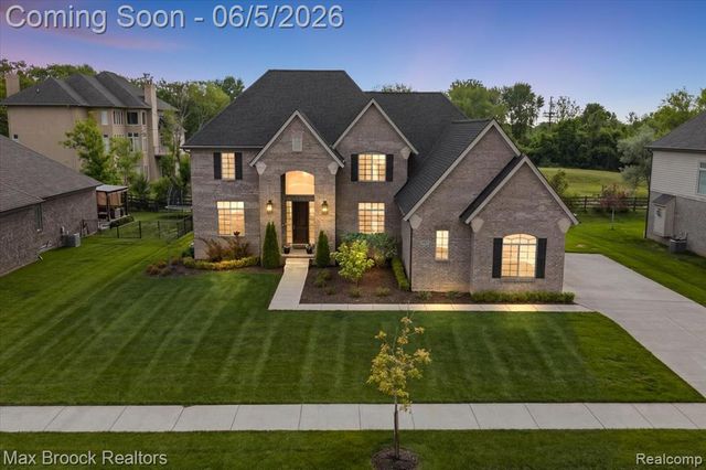 1942 Nottingham Drive, Rochester Hills, MI 48307