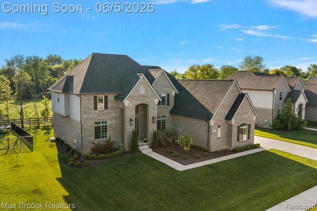 1942 Nottingham Drive, Rochester Hills, MI 48307