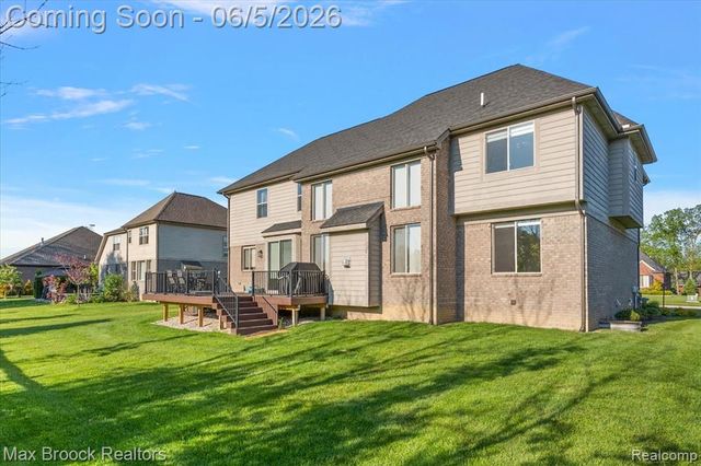 1942 Nottingham Drive, Rochester Hills, MI 48307
