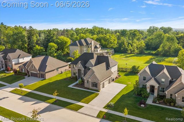 1942 Nottingham Drive, Rochester Hills, MI 48307