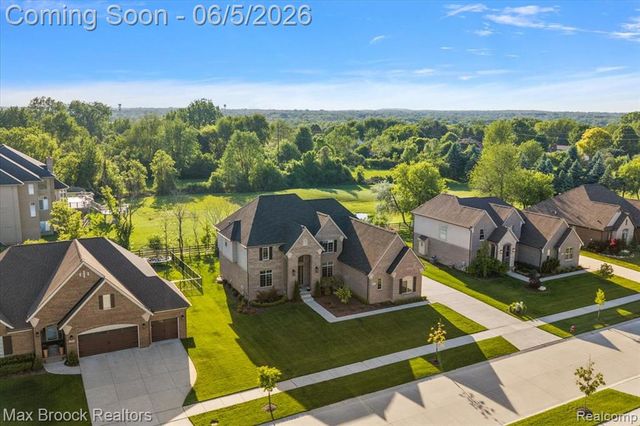 1942 Nottingham Drive, Rochester Hills, MI 48307