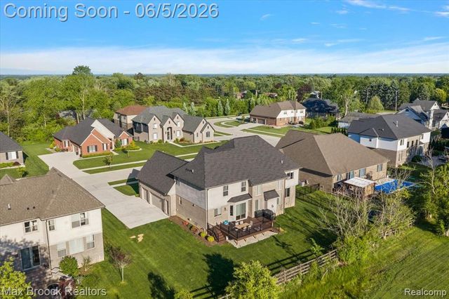 1942 Nottingham Drive, Rochester Hills, MI 48307