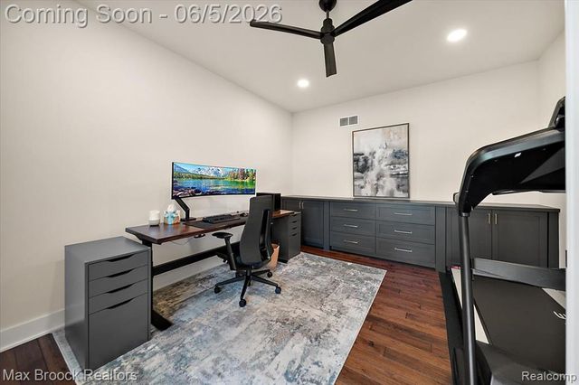 1942 Nottingham Drive, Rochester Hills, MI 48307