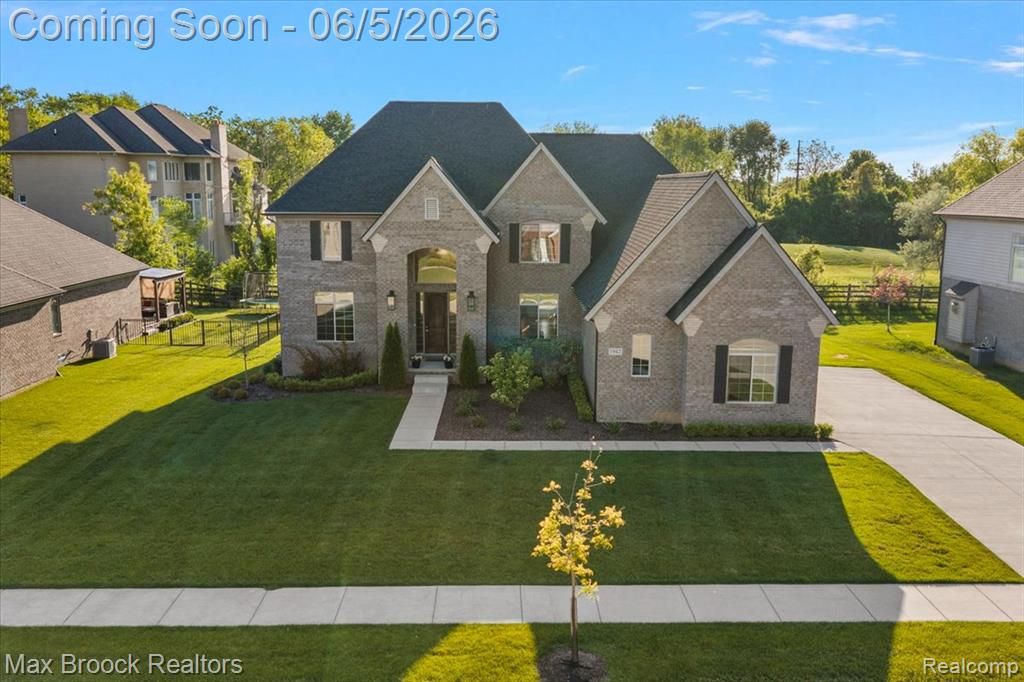 1942 Nottingham Drive, Rochester Hills, MI 48307