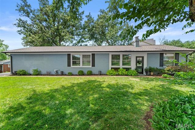 10 Crabapple Court, Olivette, MO 63132
