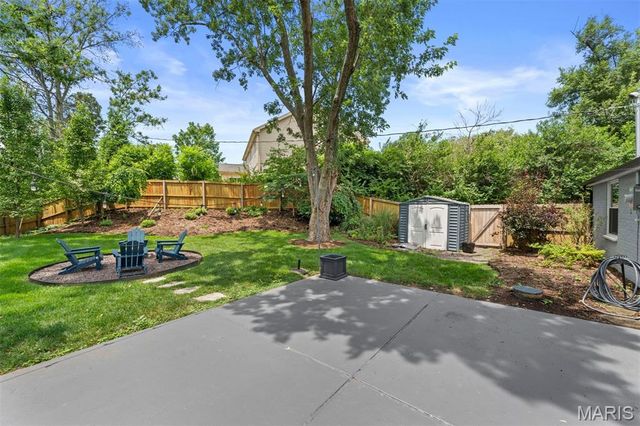 10 Crabapple Court, Olivette, MO 63132
