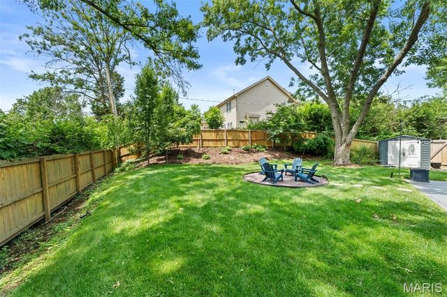 10 Crabapple Court, Olivette, MO 63132