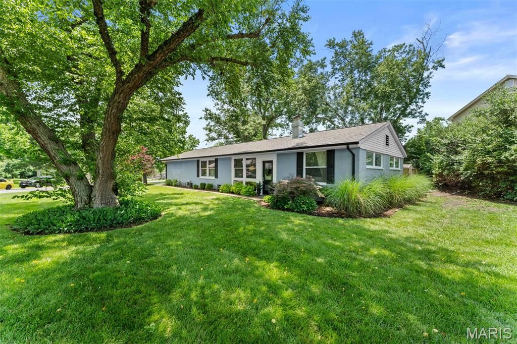 10 Crabapple Court, Olivette, MO 63132