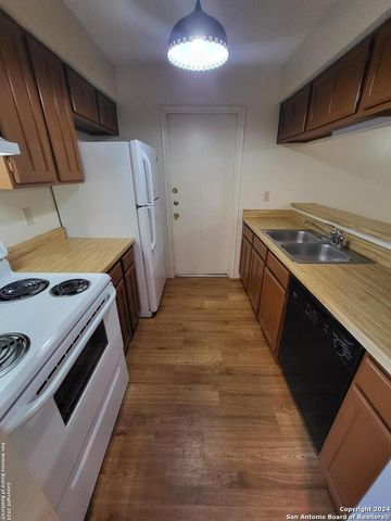 8936 Golden Brook, San Antonio, TX 78250