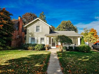 90 S Howell Street, Hillsdale, MI 49242