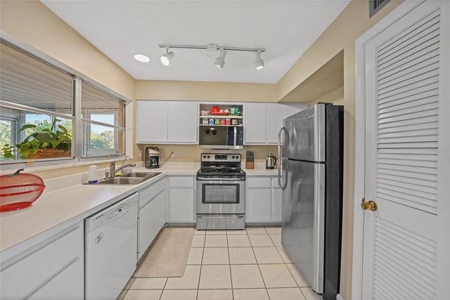 2155 LAKESHORE CIRCLE, Port Charlotte, FL 33952