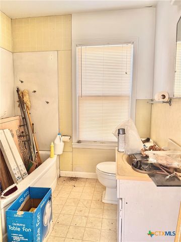 1314 Gardien Street, Gonzales, TX 78629