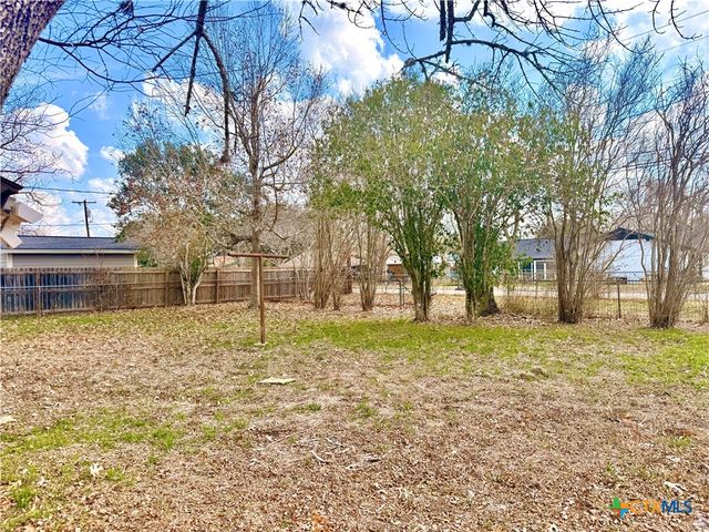 1314 Gardien Street, Gonzales, TX 78629