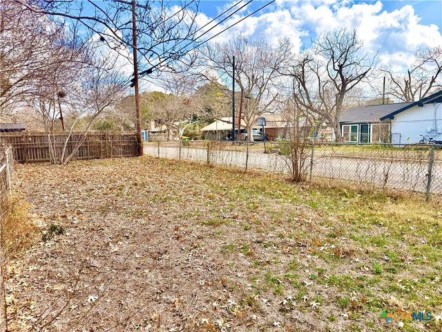 1314 Gardien Street, Gonzales, TX 78629