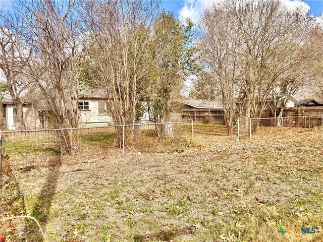 1314 Gardien Street, Gonzales, TX 78629