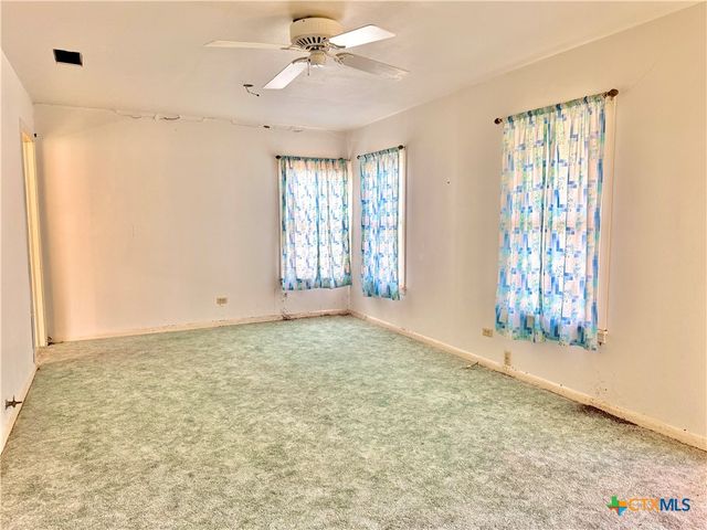 1314 Gardien Street, Gonzales, TX 78629