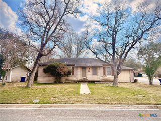 1314 Gardien Street, Gonzales, TX 78629