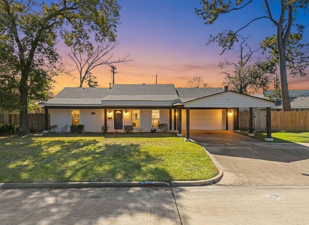 10151 Brinwood Drive, Houston, TX 77043