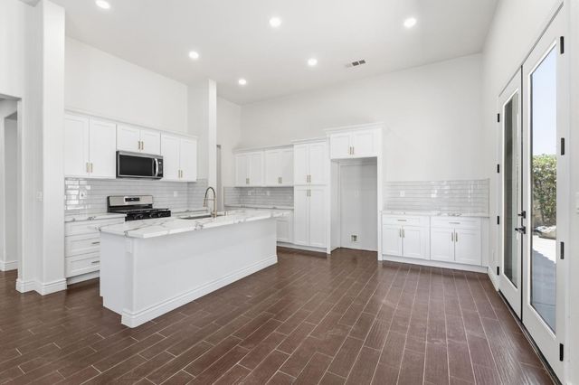 5504 Tapia Court, Bakersfield, CA 93306