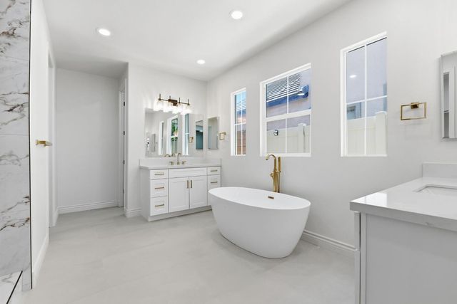 5504 Tapia Court, Bakersfield, CA 93306