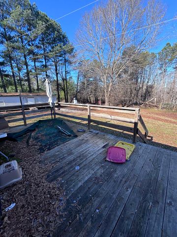 114 Mossburg Rd, Chesnee, SC 29323