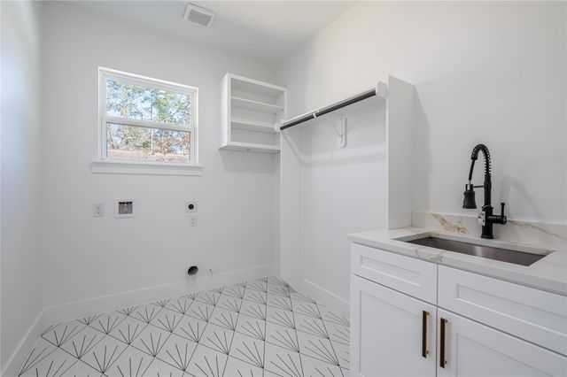 352 County Road 6490, Dayton, TX 77535