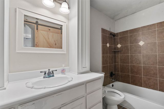 201 Killough Street, Newark, TX 76071