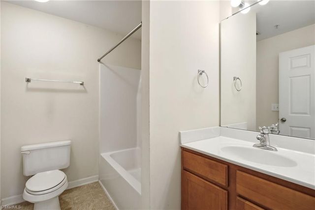 1380 Heritage Pointe Drive 204, Winston-salem, NC 27127