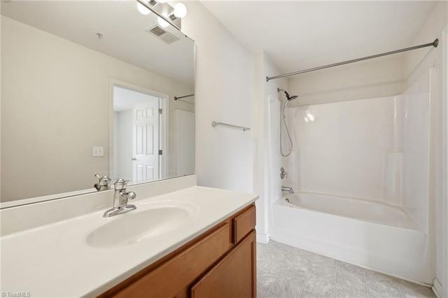 1380 Heritage Pointe Drive 204, Winston-salem, NC 27127