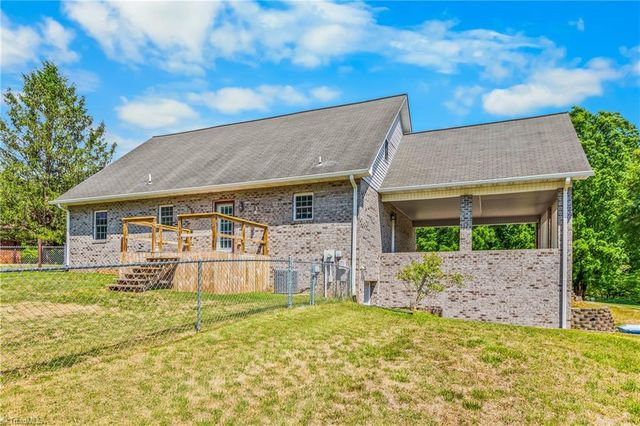 1004 Briarcliff Road, Yadkinville, NC 27055