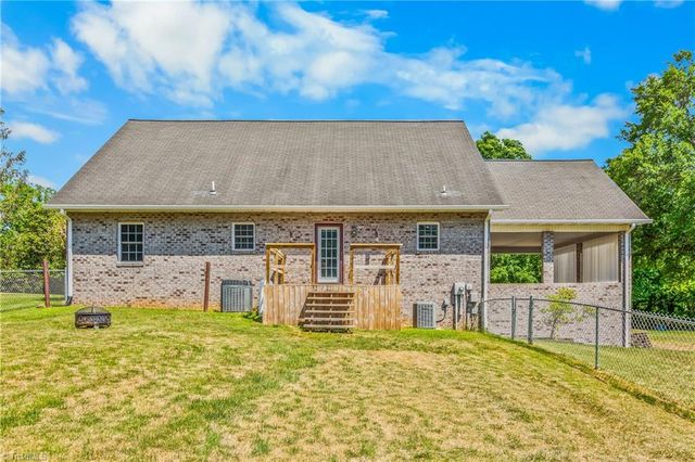 1004 Briarcliff Road, Yadkinville, NC 27055