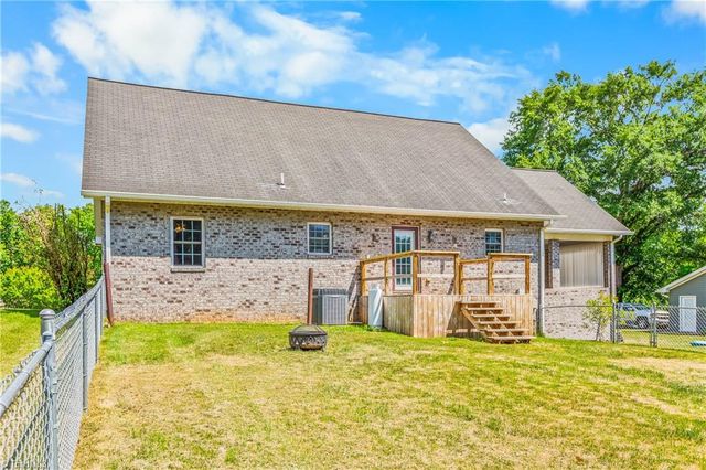1004 Briarcliff Road, Yadkinville, NC 27055