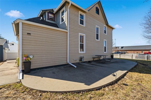 110 N 3rd Street, Indianola, IA 50125