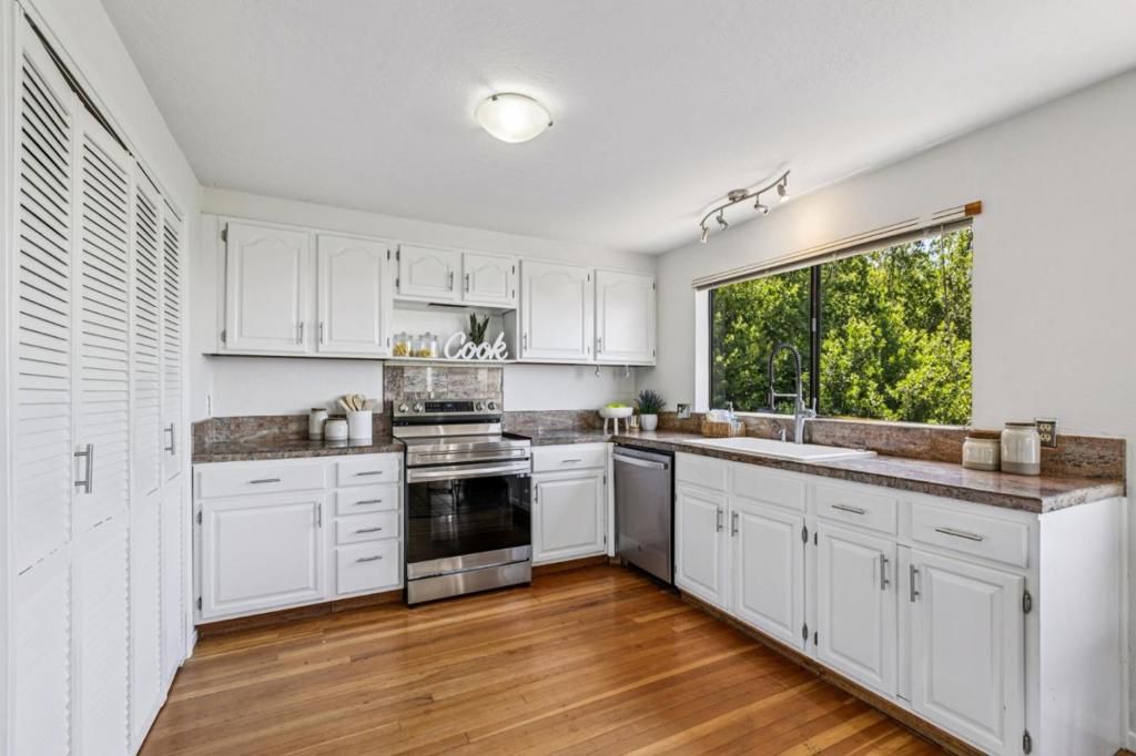 Image 10 of property listing at 16490 Wood Acres Road, Los Gatos, CA 95030