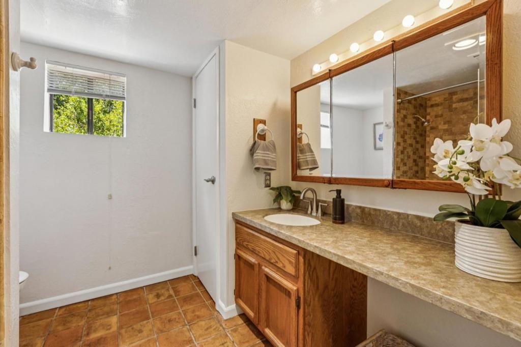 Image 16 of property listing at 16490 Wood Acres Road, Los Gatos, CA 95030