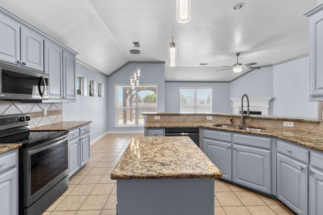 945 Jodie Drive, Weatherford, TX 76087